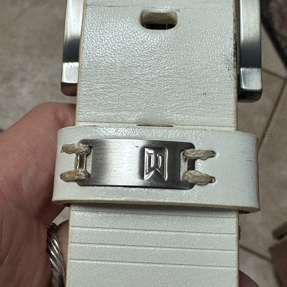 Tiger Woods White Leather Belt Size 42 - Picture 8 of 9